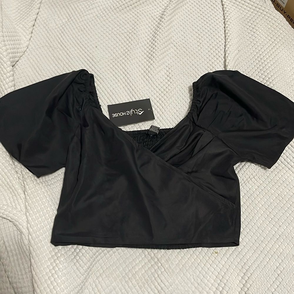 NWT- Style House - L Crop Top